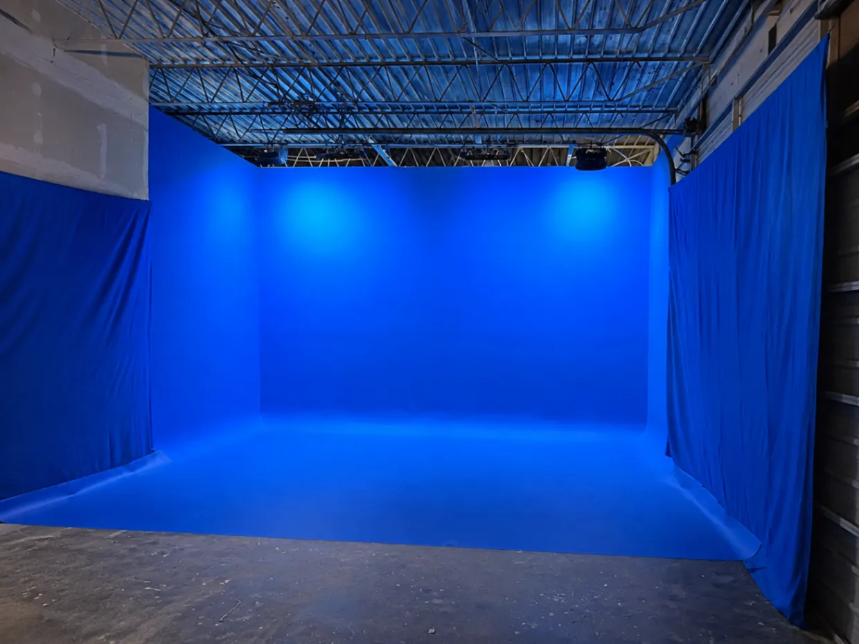 Blue cyclorama studio with an even, open shooting surface